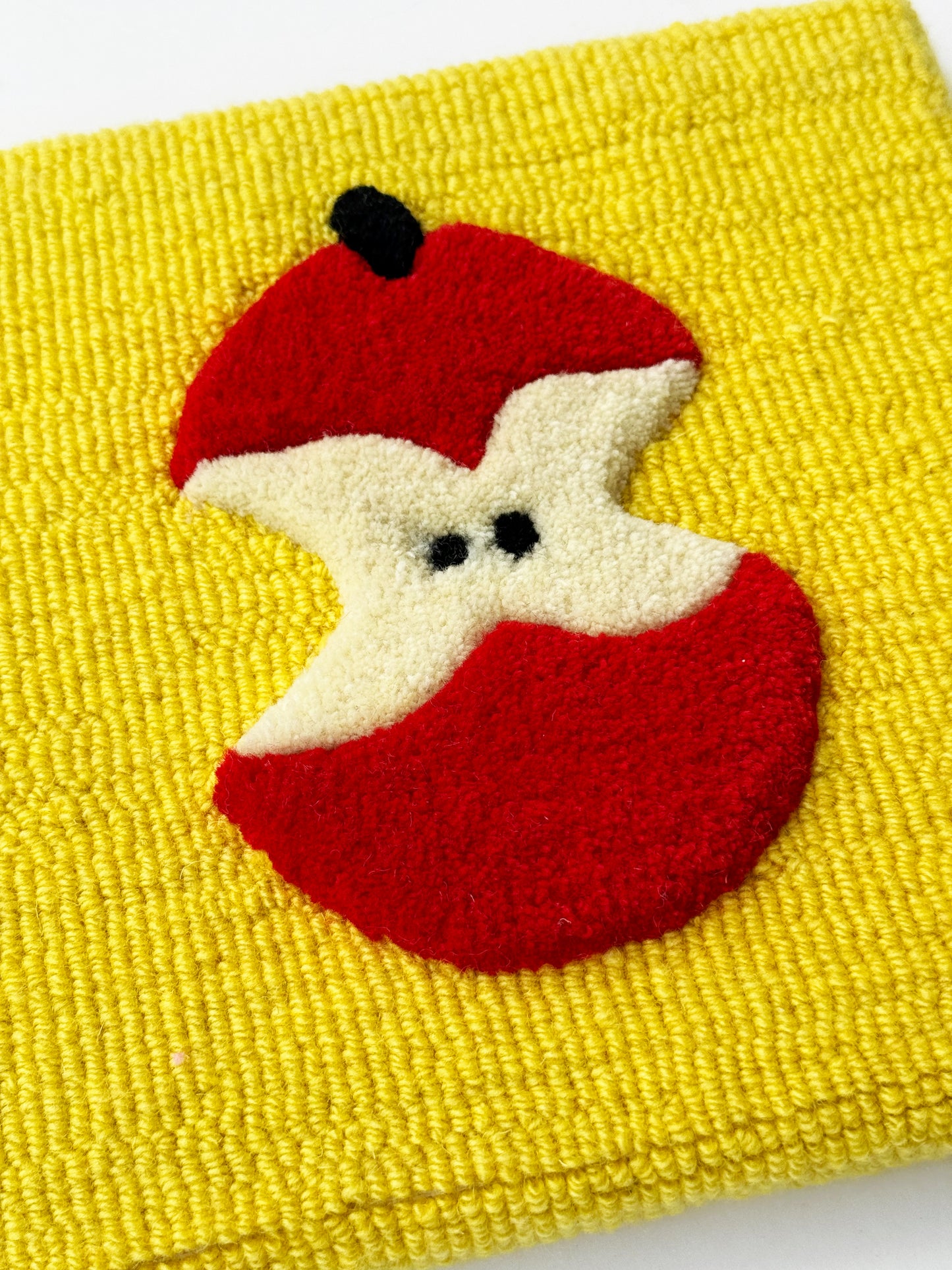 La Pomme rouge - Précommande